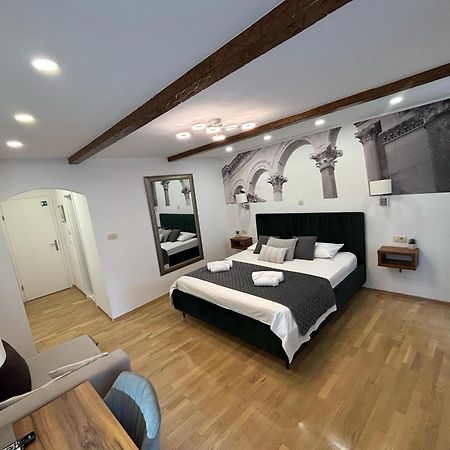 Palace Luxury Room Спліт Екстер'єр фото