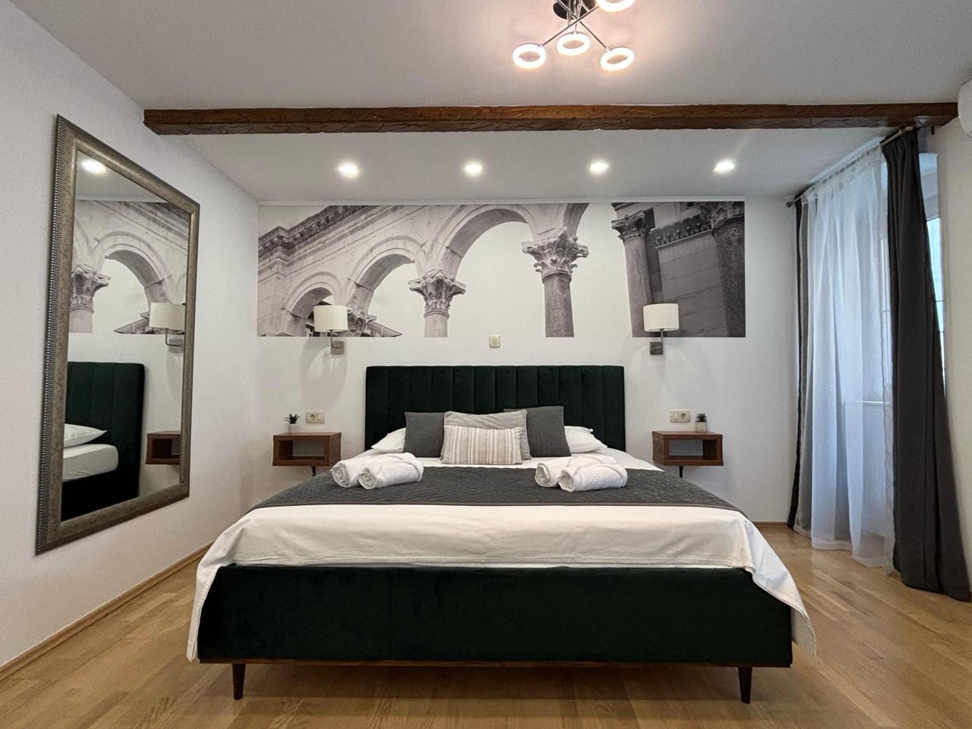 Palace Luxury Room Спліт Екстер'єр фото