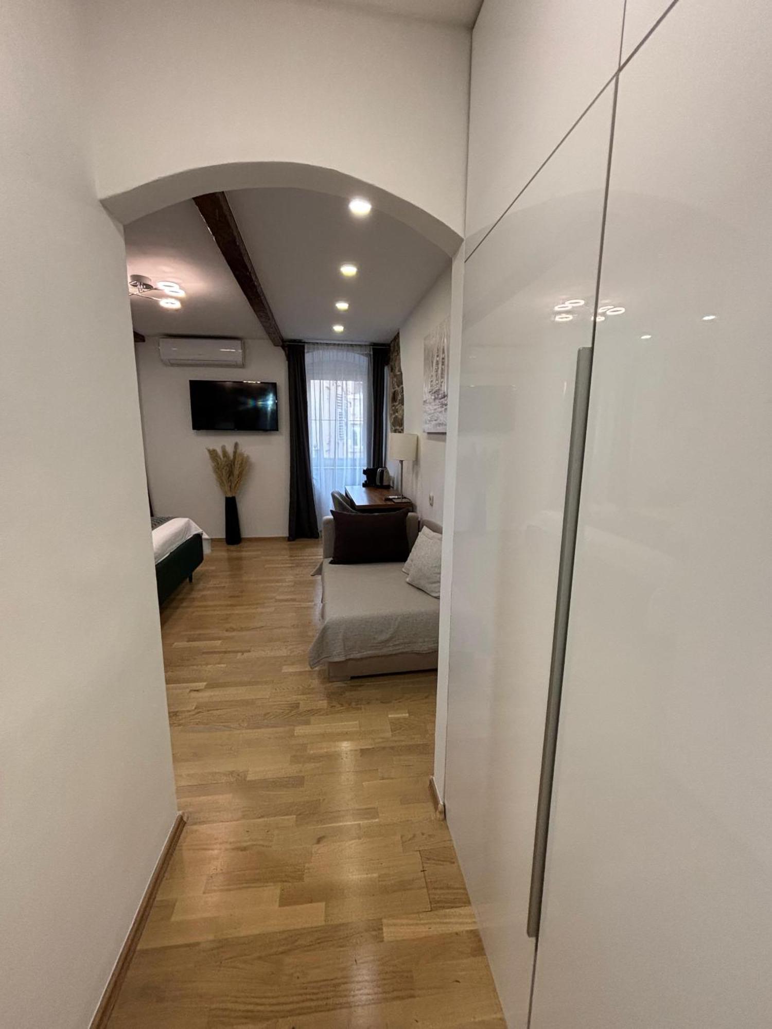 Palace Luxury Room Спліт Екстер'єр фото