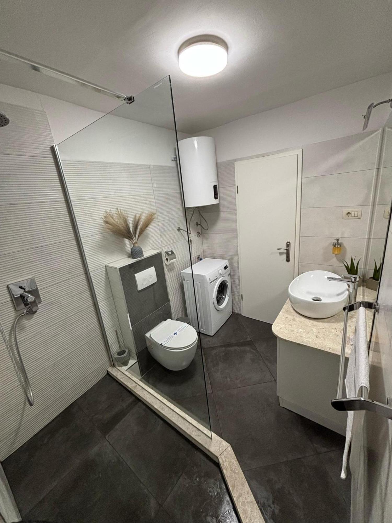 Palace Luxury Room Спліт Екстер'єр фото
