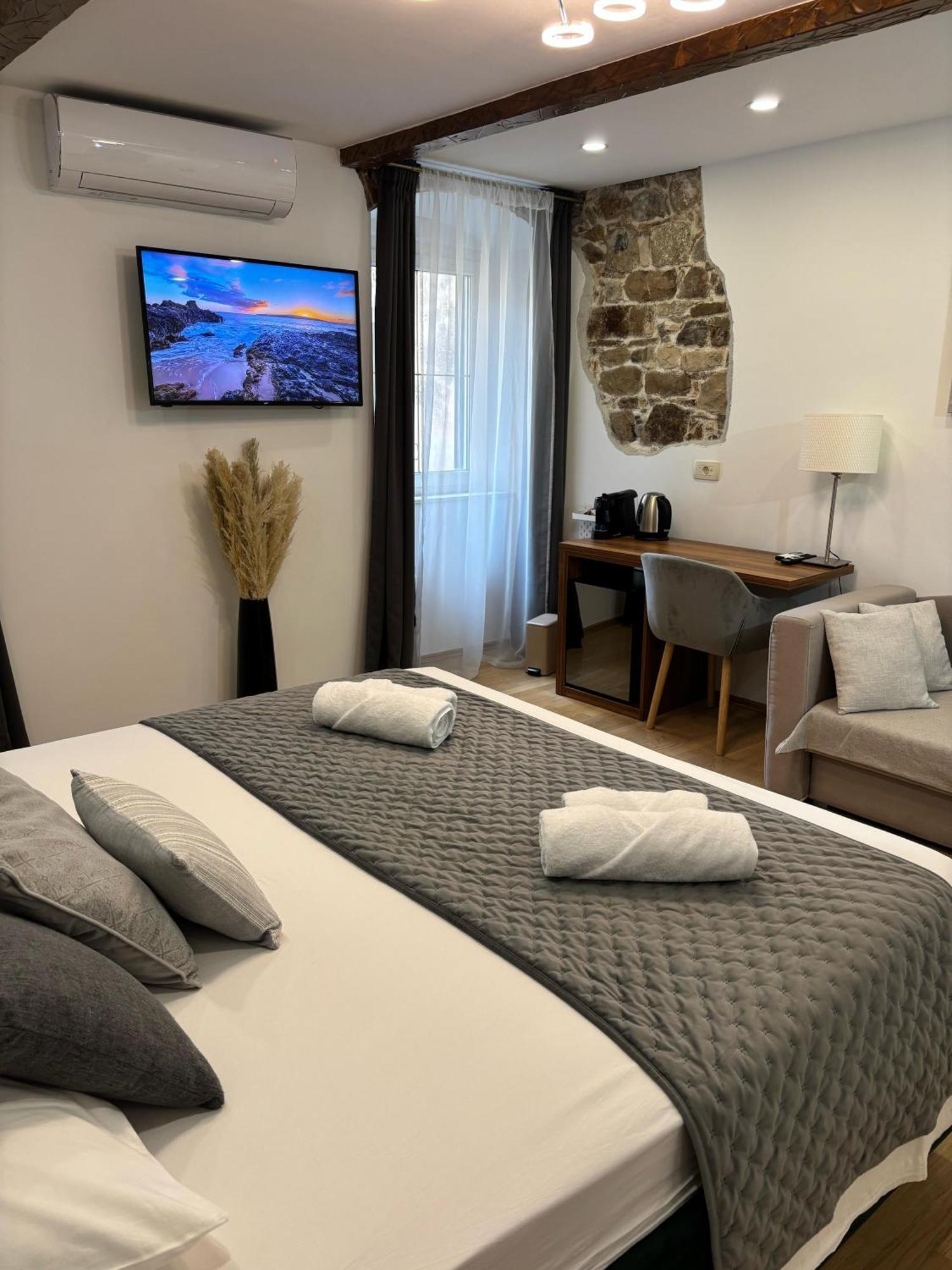 Palace Luxury Room Спліт Екстер'єр фото