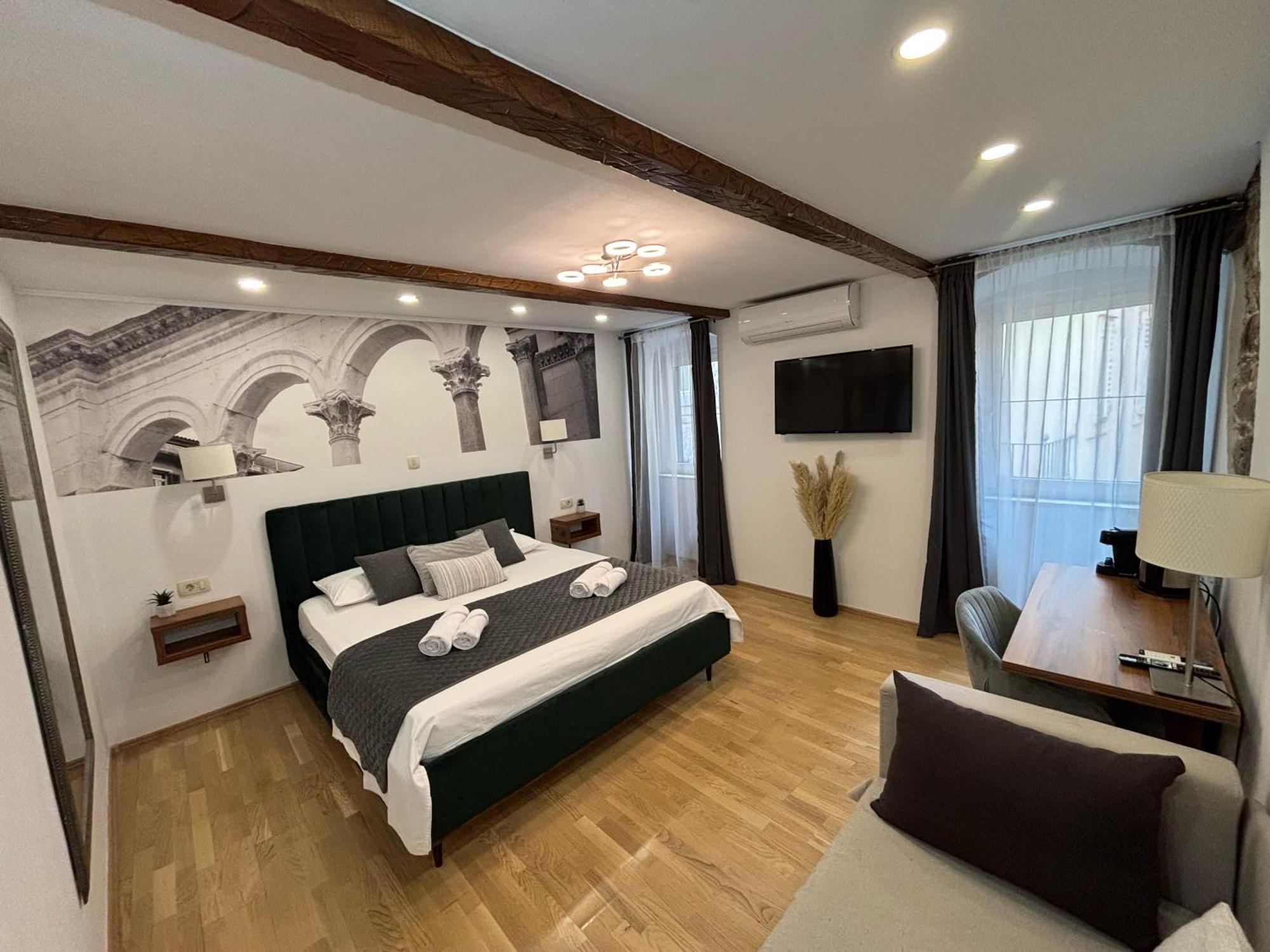 Palace Luxury Room Спліт Екстер'єр фото