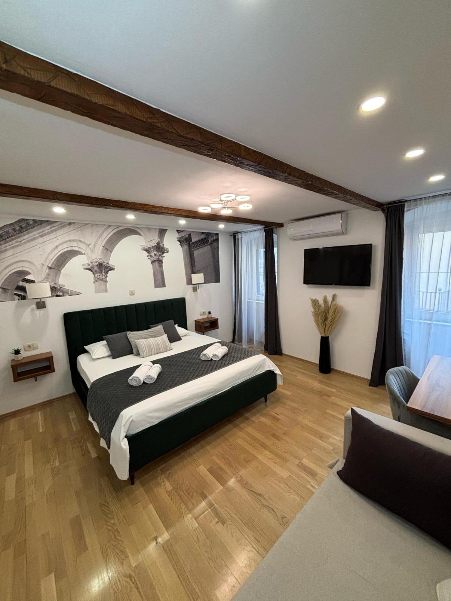 Palace Luxury Room Спліт Екстер'єр фото