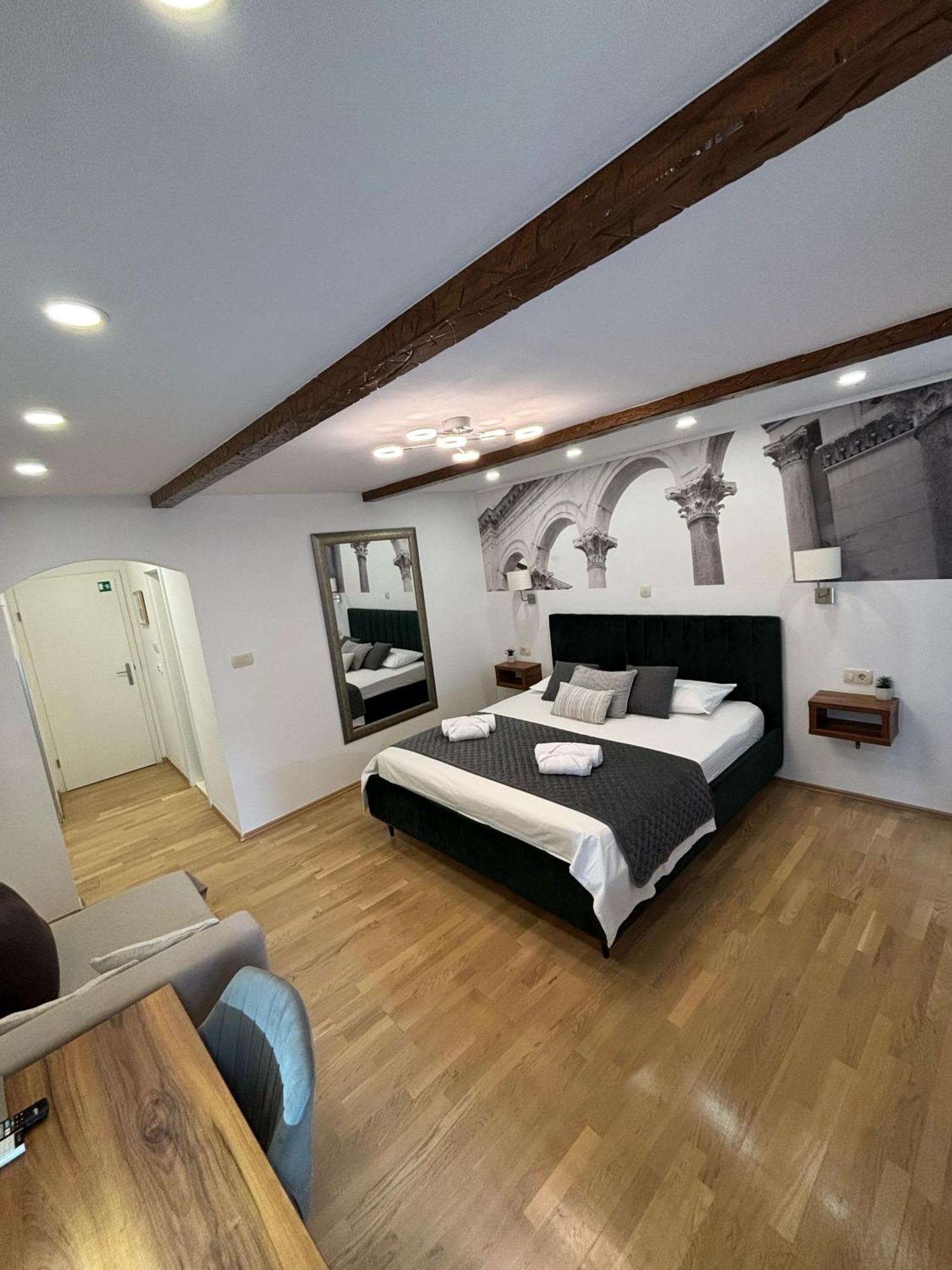 Palace Luxury Room Спліт Екстер'єр фото